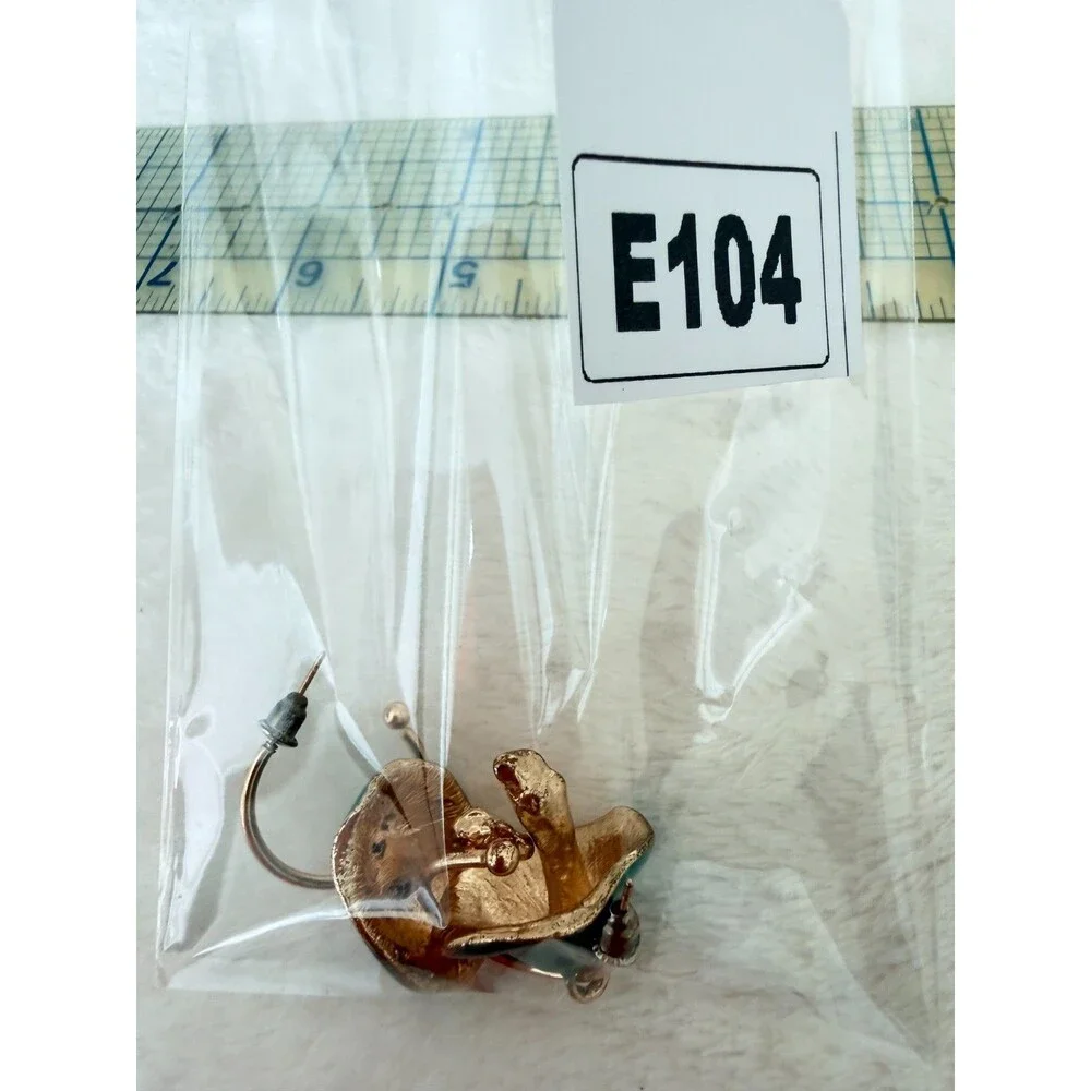 Unbranded gold tone